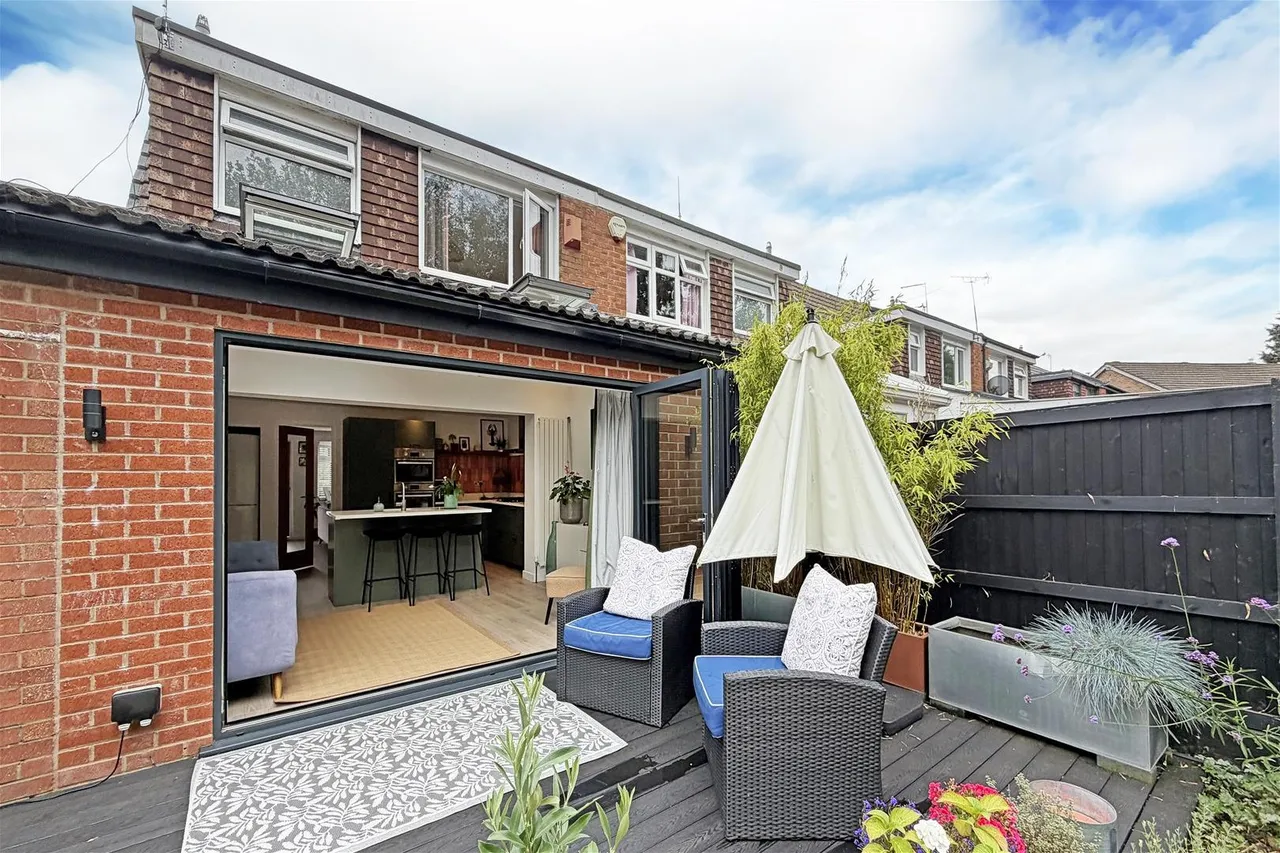 Amberwood Drive Baguley, Manchester M23 9NZ, photo 31