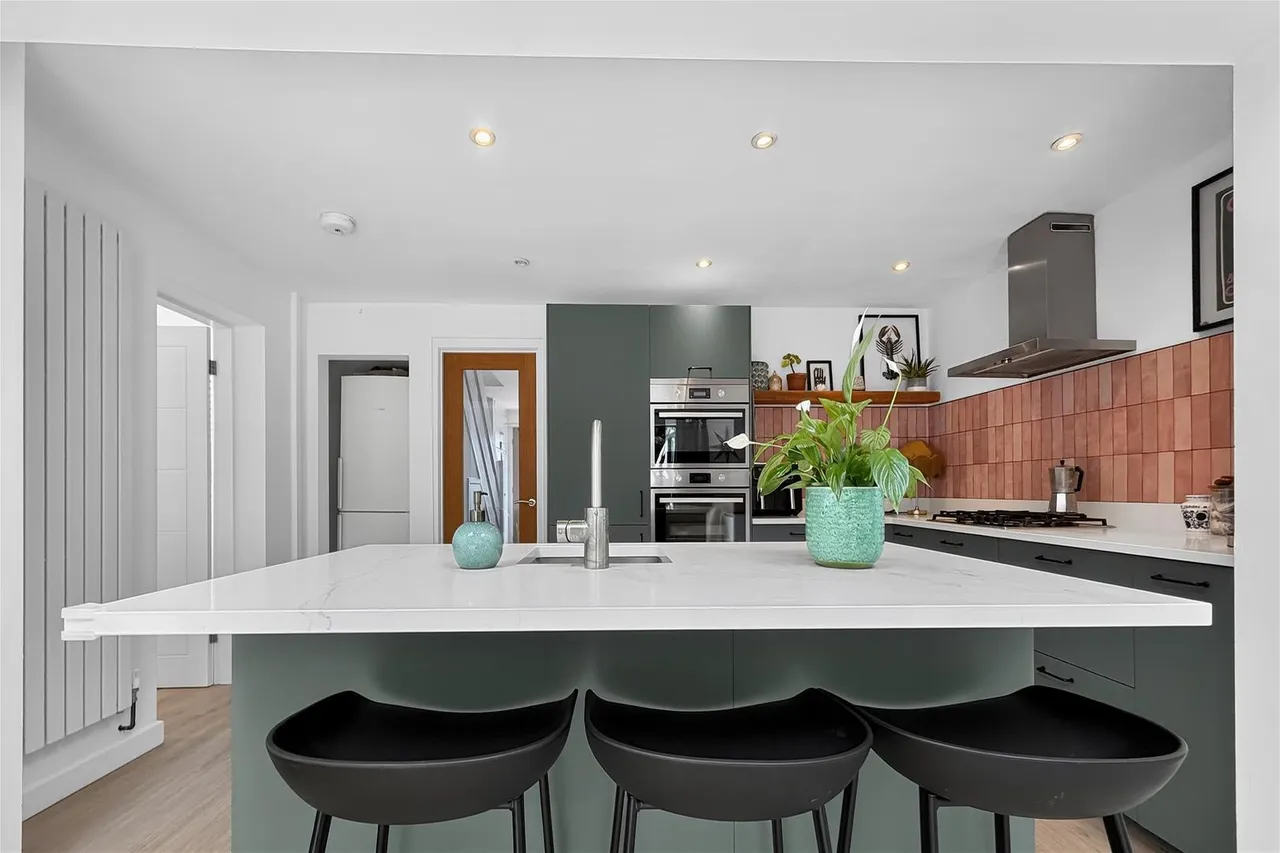 Amberwood Drive Baguley, Manchester M23 9NZ, photo 14