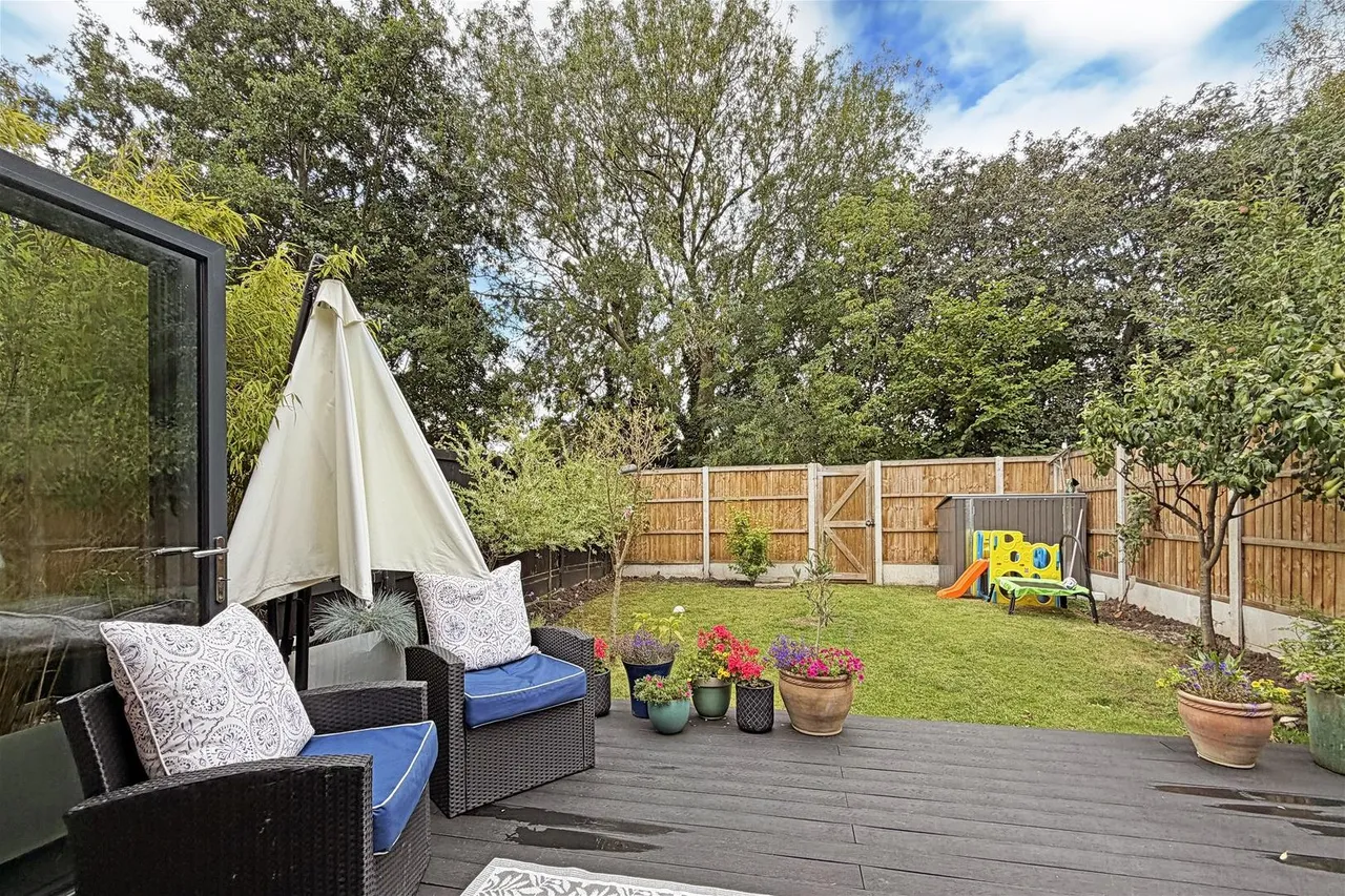 Amberwood Drive Baguley, Manchester M23 9NZ, photo 28