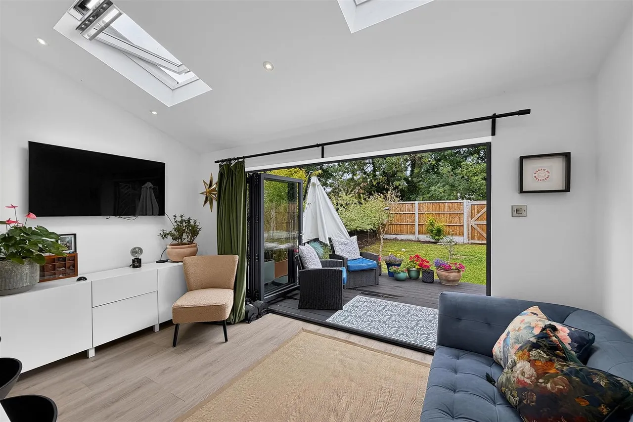 Amberwood Drive Baguley, Manchester M23 9NZ, photo 12