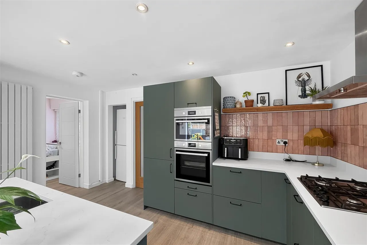 Amberwood Drive Baguley, Manchester M23 9NZ, photo 15