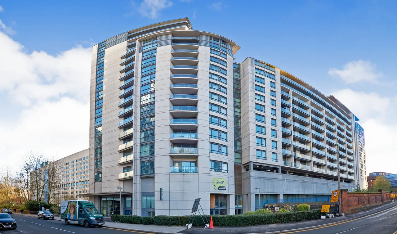 2 bed flat to rent, Centenary Plaza, B1