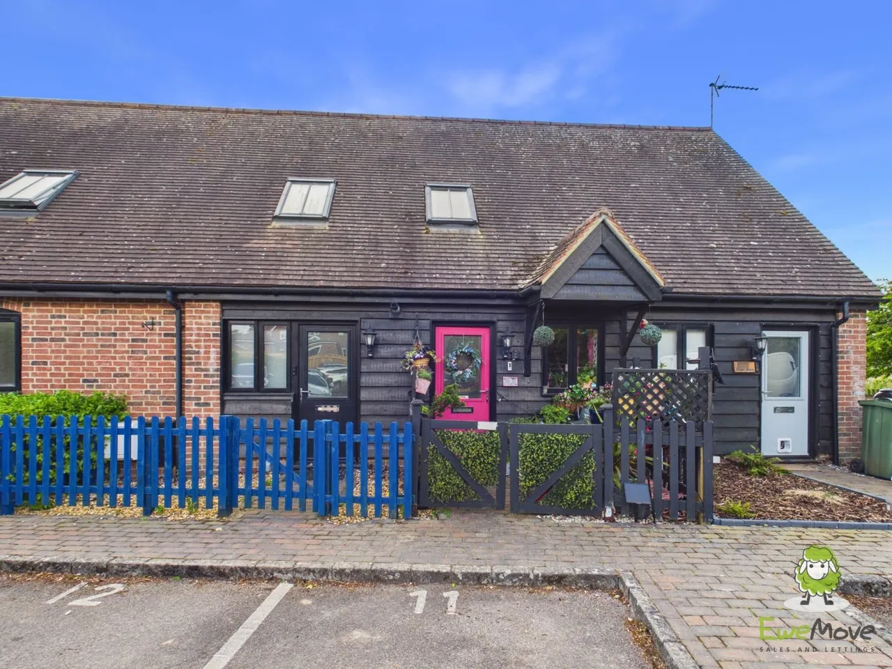 2 bed house for sale, Minchens Lane, Bramley, RG26