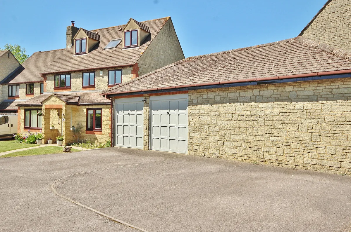 6 bed house for sale, Sherbourne Road, Witney