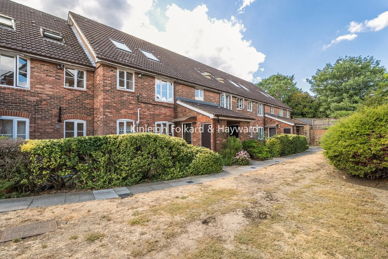 Godolphin Place, Acton, W3, photo 3