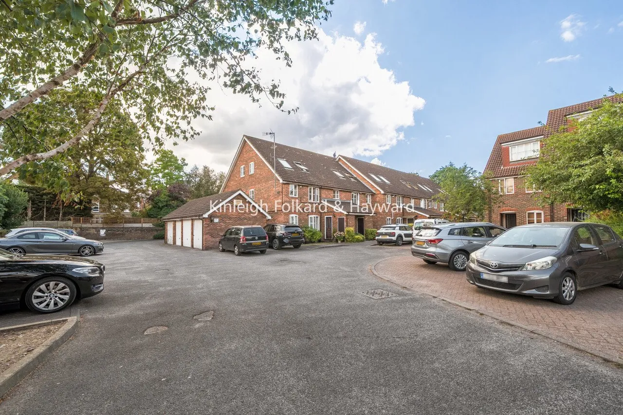 Godolphin Place, Acton, W3, photo 2