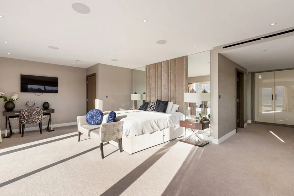 London, NW9, photo 10