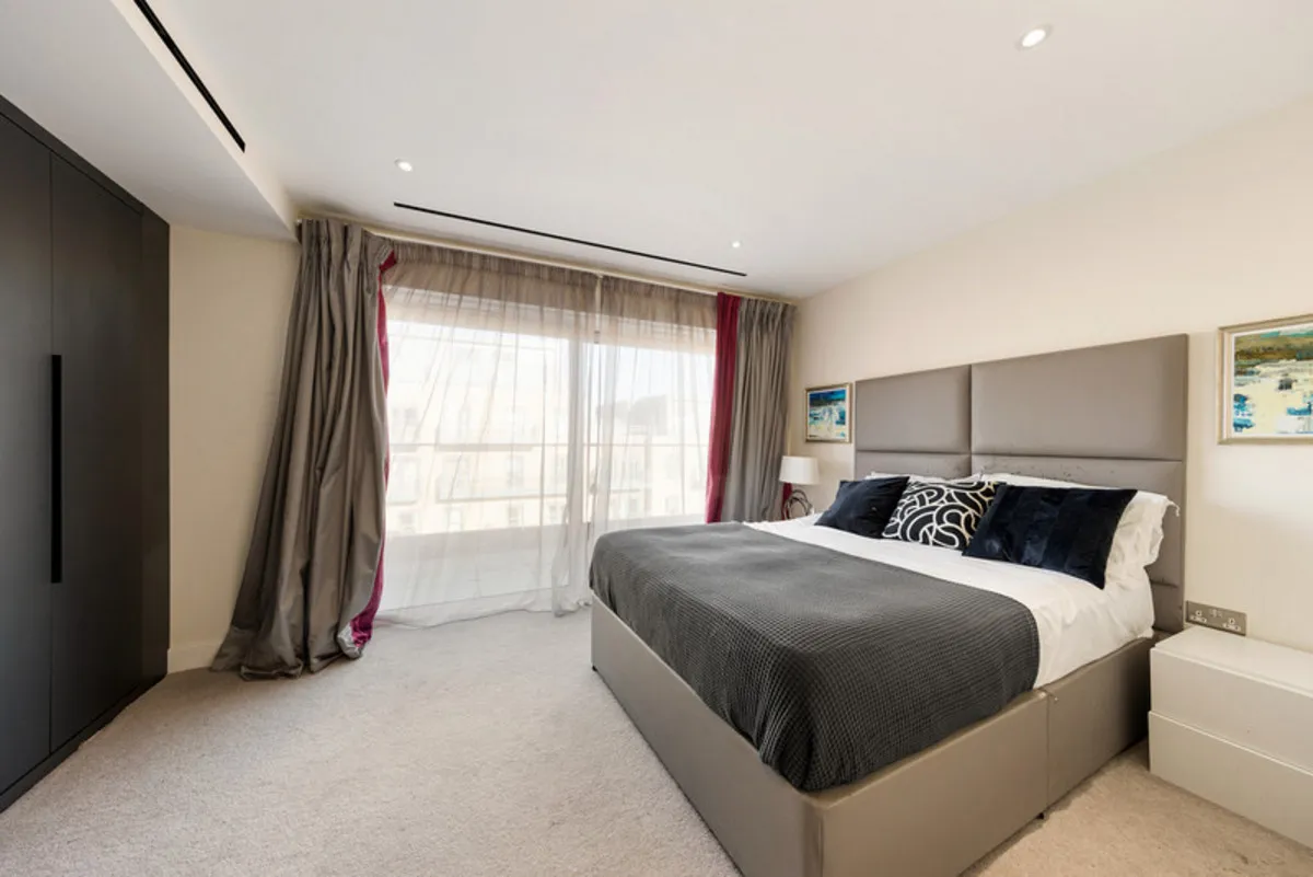 London, NW9, photo 16