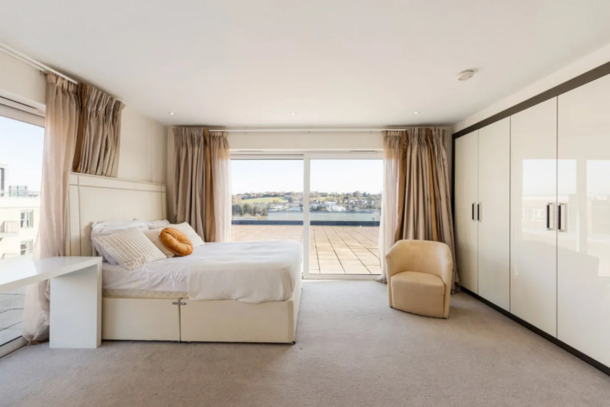 London, NW9, photo 11