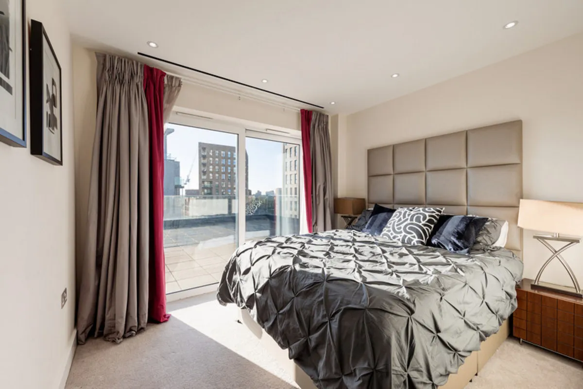 London, NW9, photo 14