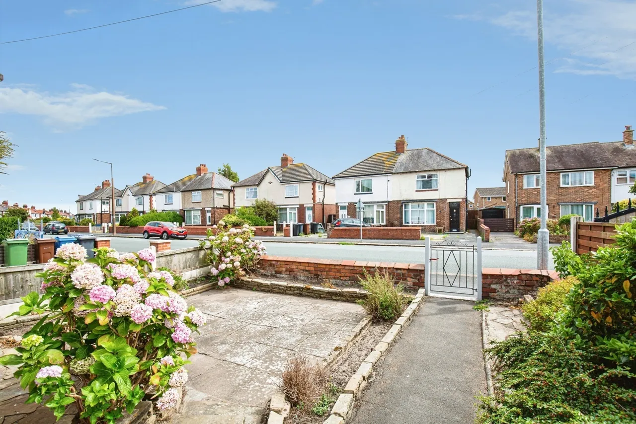 St. Leonards Road East, Lytham St. Annes, FY8, photo 17