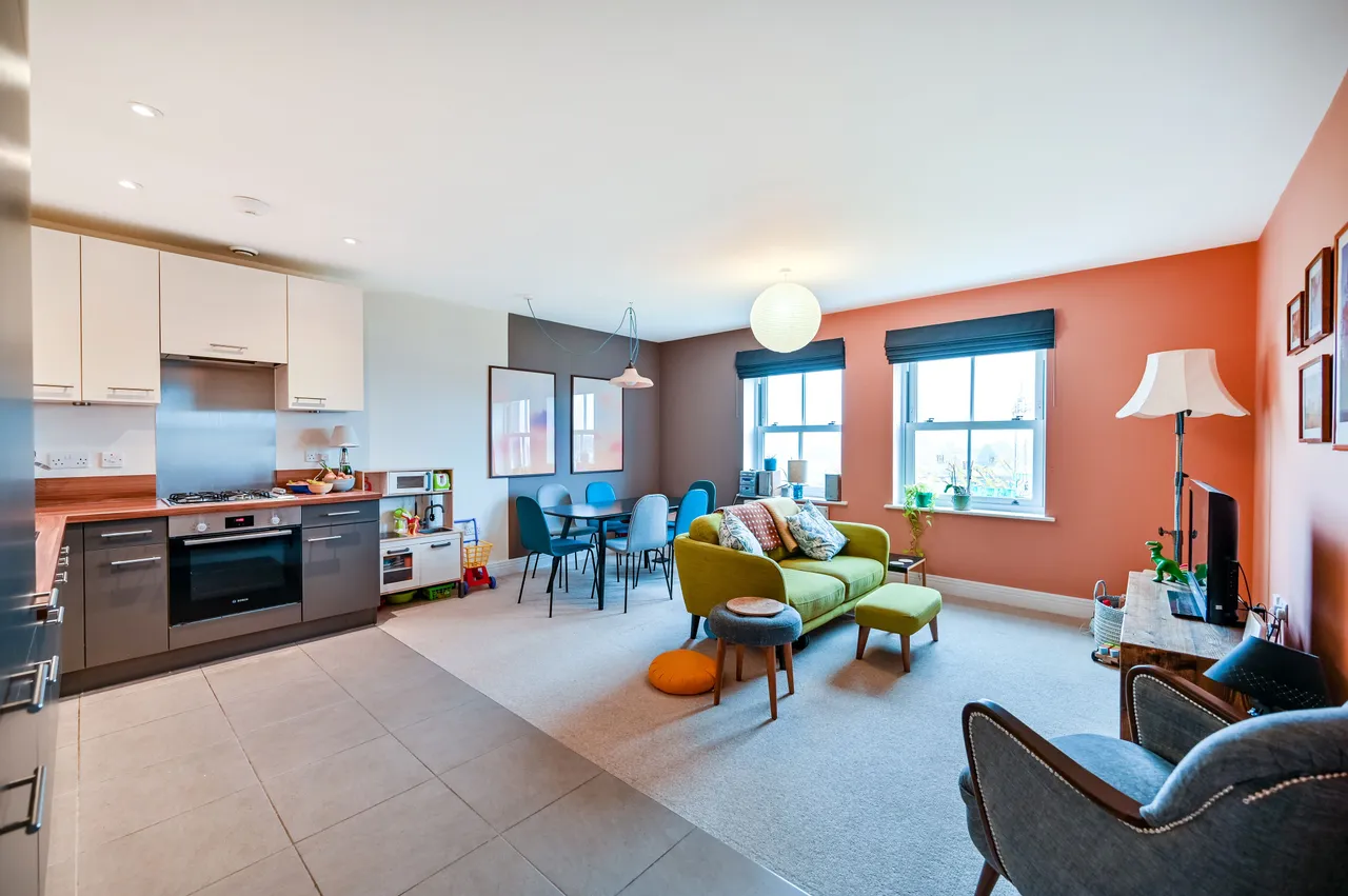 Flat 7, Weare House, 19 Pondside Avenue, Worcester Park, photo 2