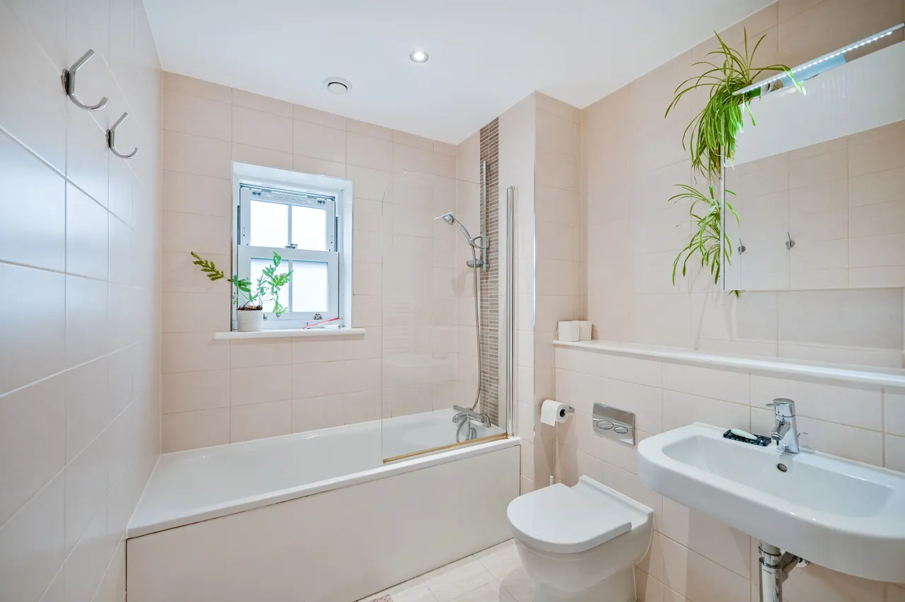 Flat 7, Weare House, 19 Pondside Avenue, Worcester Park, photo 6