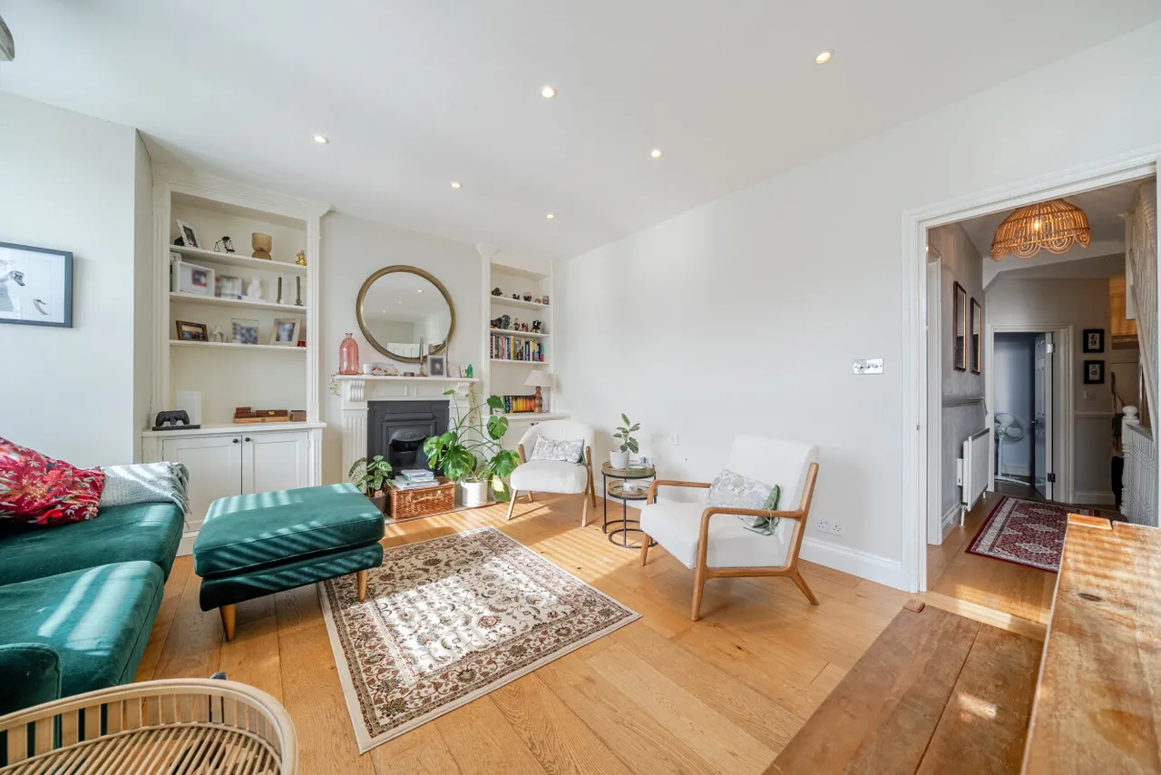 3 bed flat for sale — Charlmont Road, Tooting, London, SW17