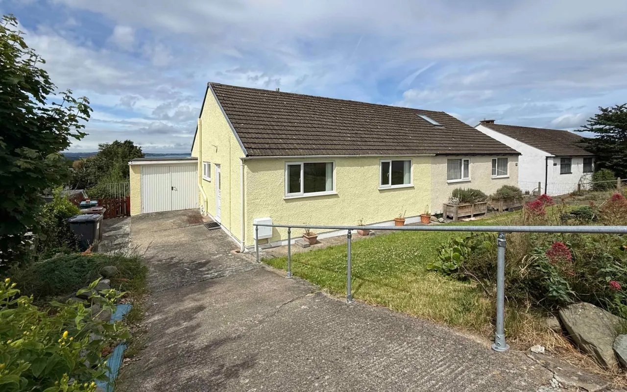 2 bed house for sale, Gorwel, Llanfairfechan, LL33