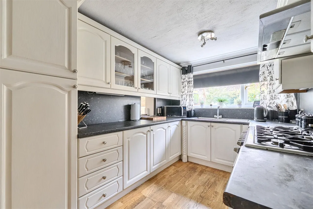 Park Avenue, Chippenham, SN14, photo 7