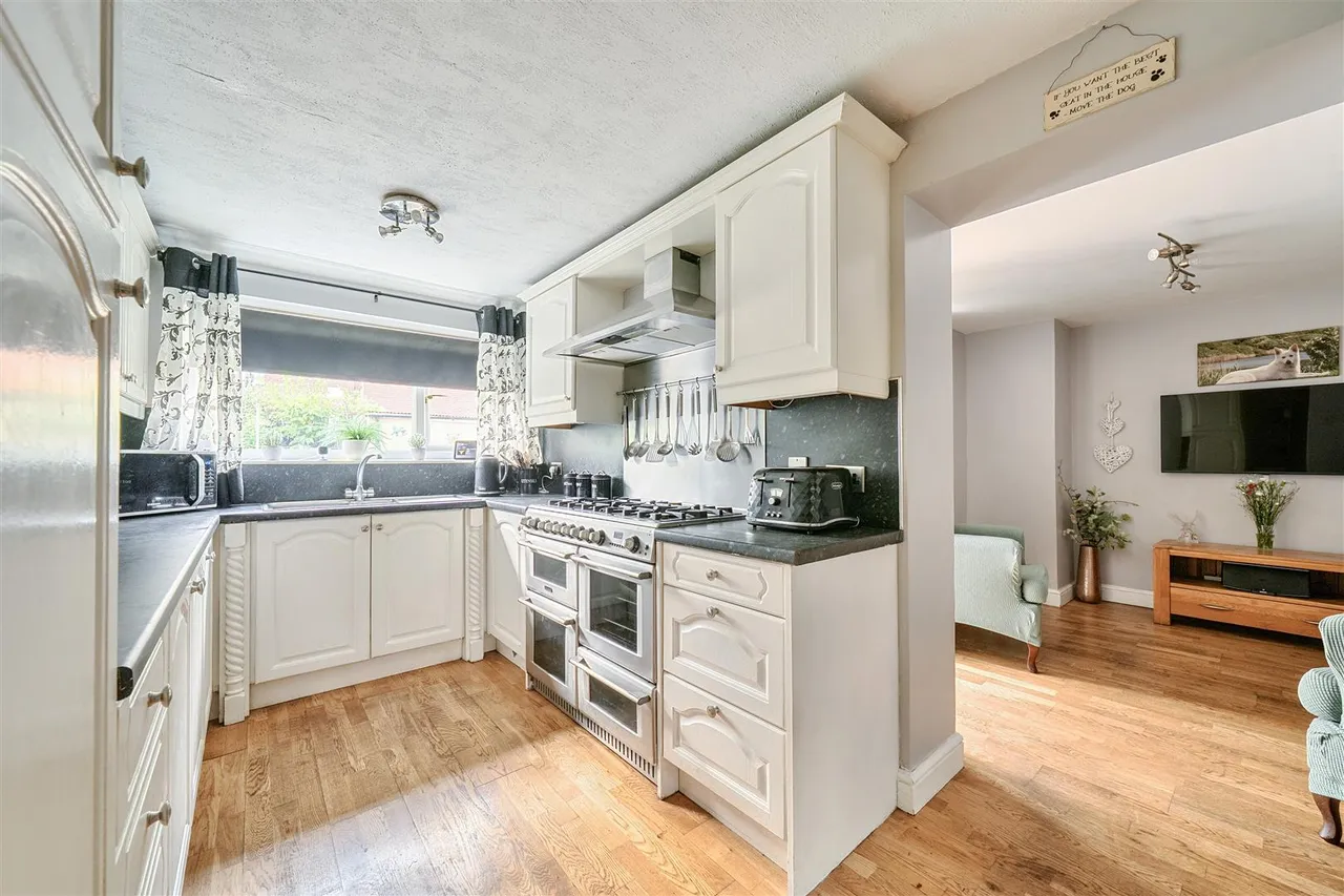 Park Avenue, Chippenham, SN14, photo 6