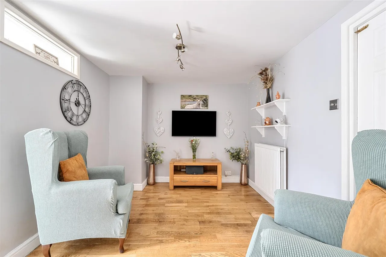 Park Avenue, Chippenham, SN14, photo 3