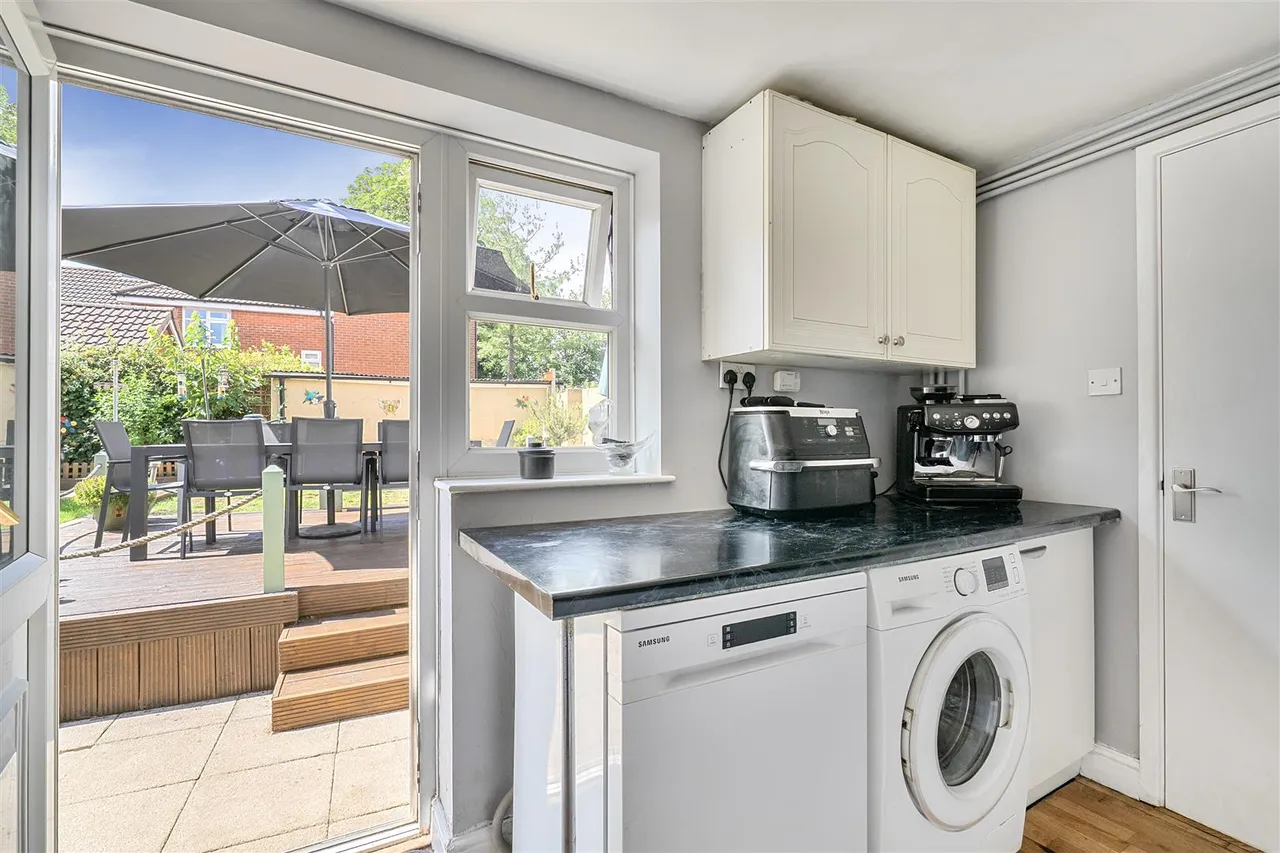 Park Avenue, Chippenham, SN14, photo 9