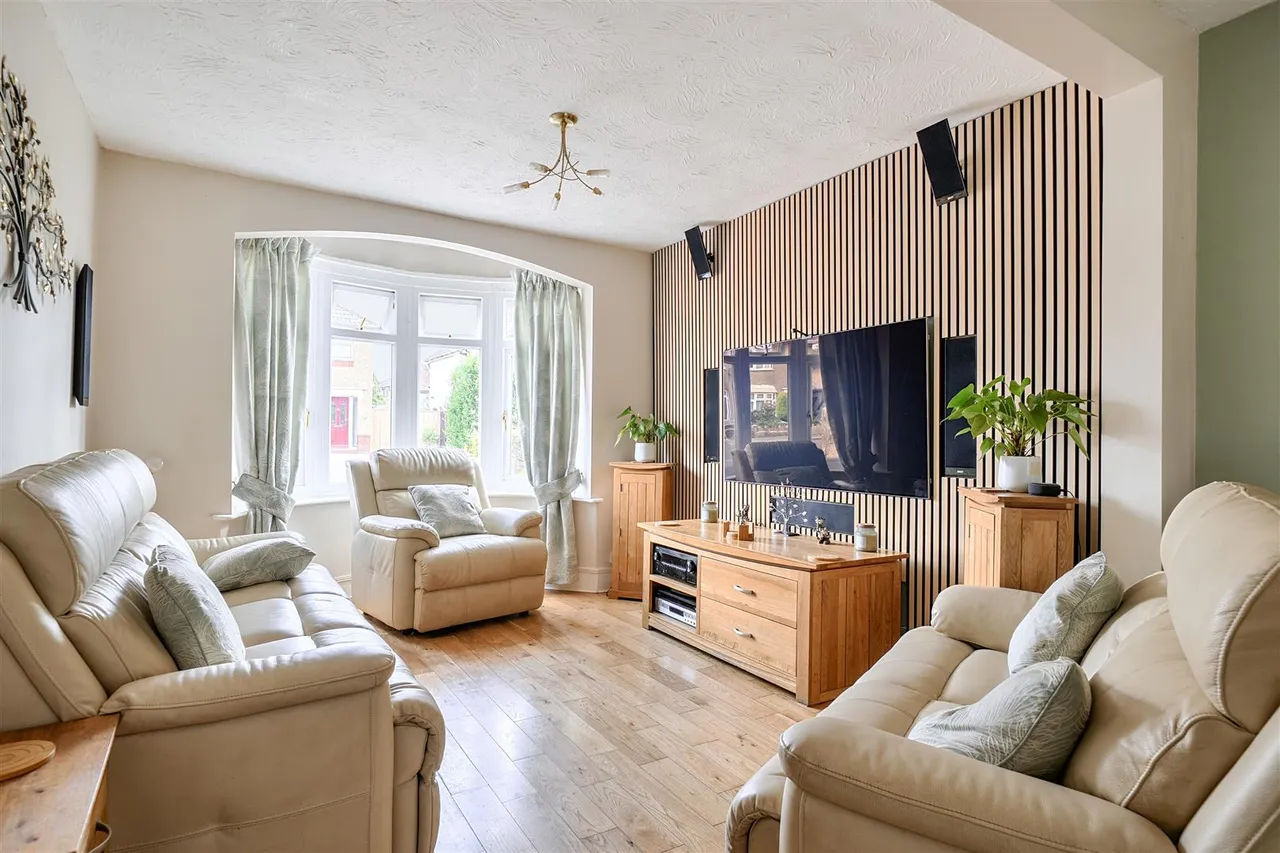 Park Avenue, Chippenham, SN14, photo 4