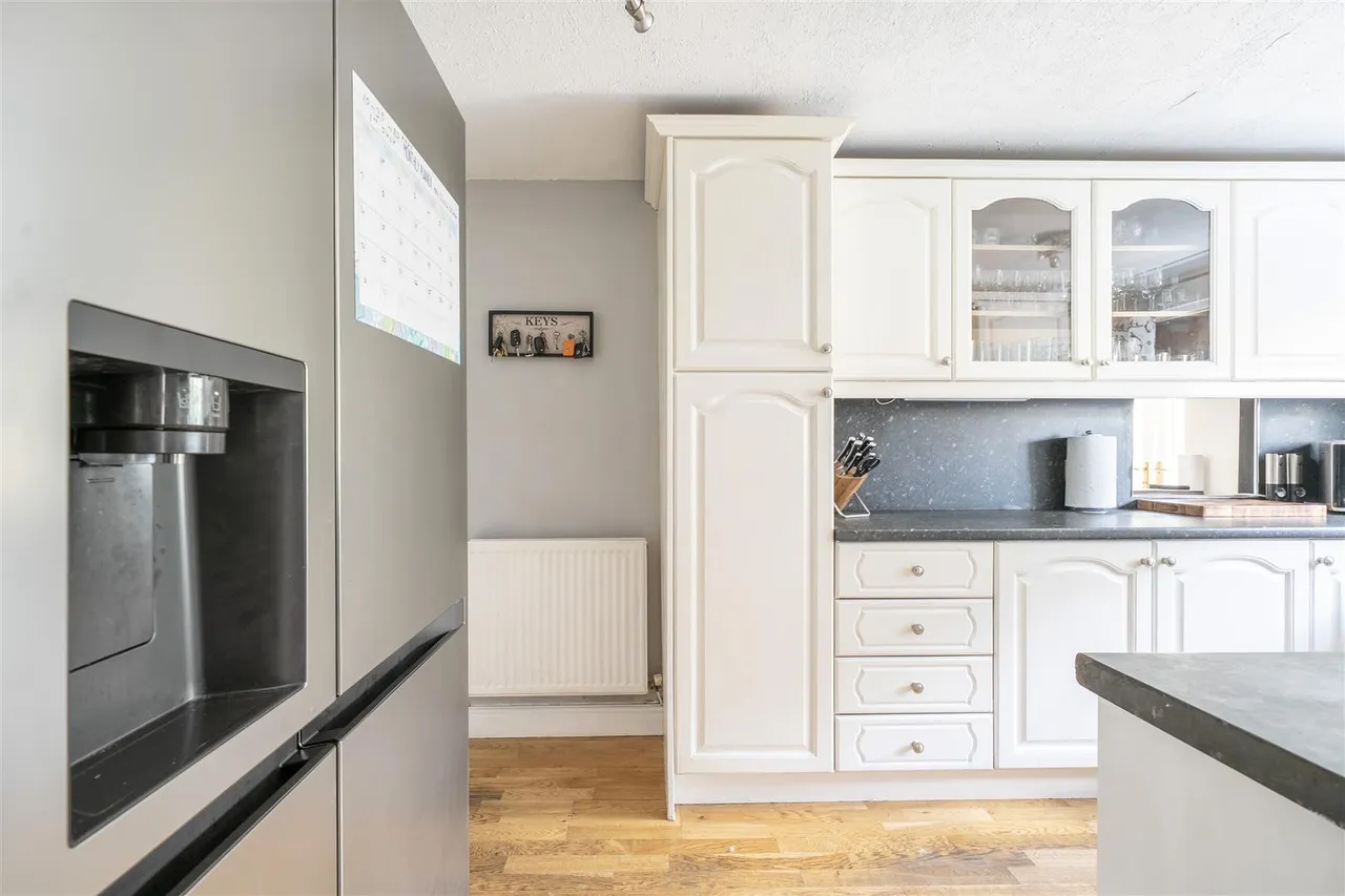 Park Avenue, Chippenham, SN14, photo 8