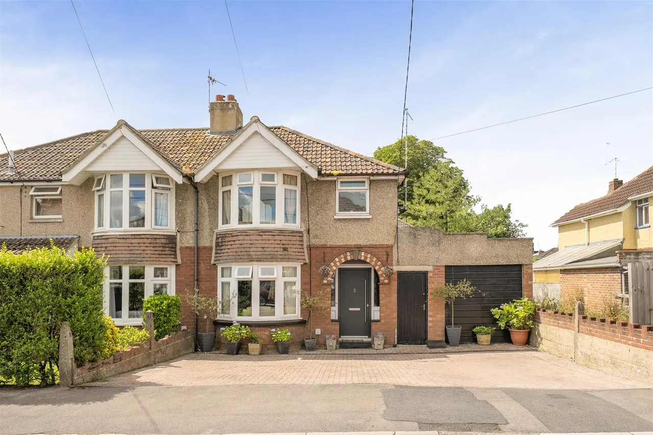 3 bed house for sale, Park Avenue, Chippenham, SN14