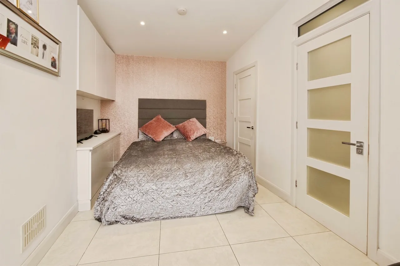 New Road, Porthcawl, CF36, photo 5