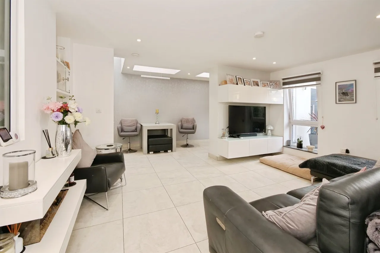 New Road, Porthcawl, CF36, photo 24