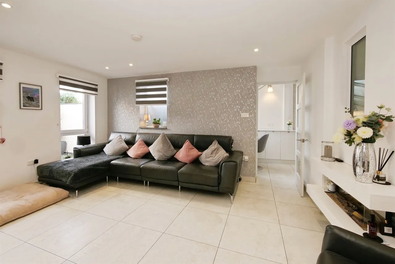 New Road, Porthcawl, CF36, photo 2