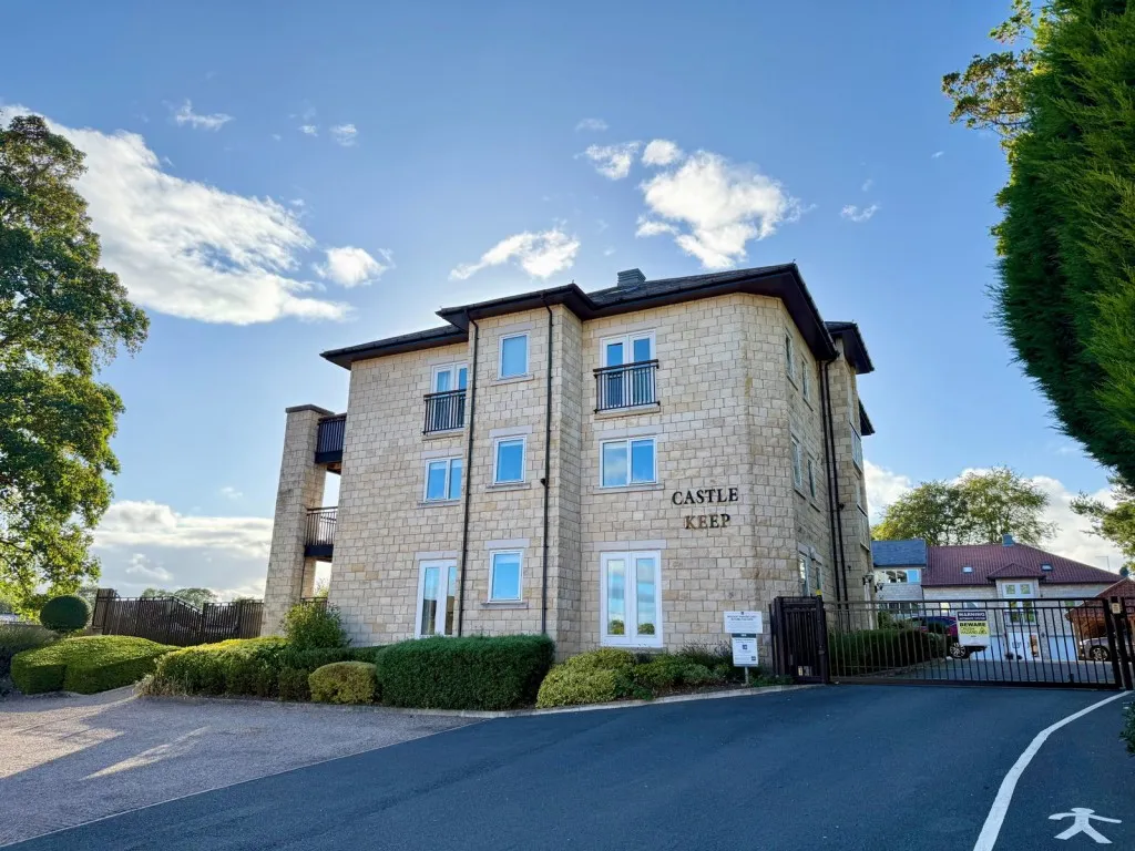 2 bed flat for sale, Scott Lane, LS22