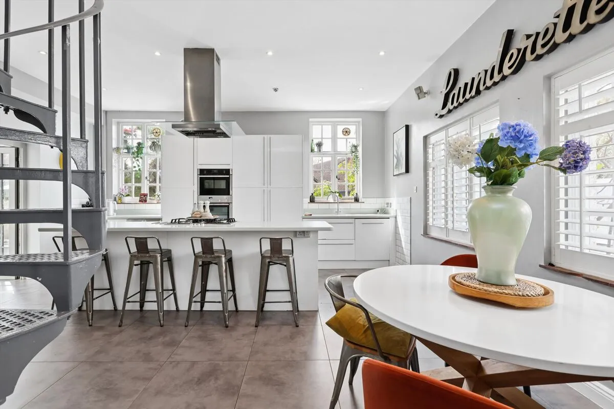 Oatlands Drive, Weybridge, KT13, photo 4