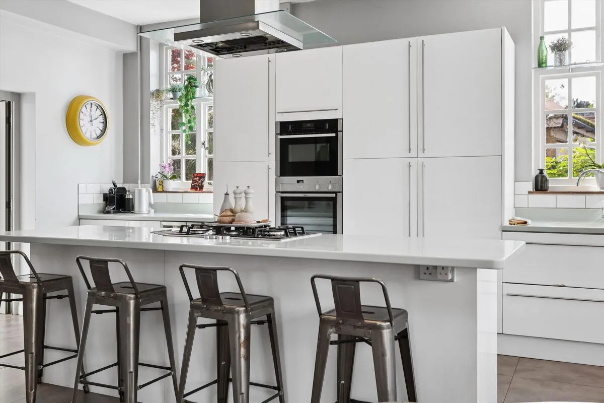 Oatlands Drive, Weybridge, KT13, photo 3