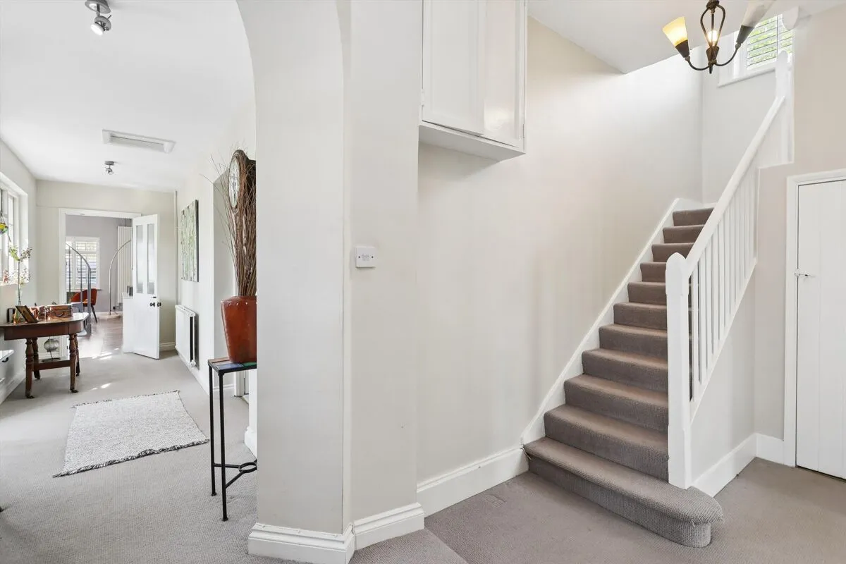 Oatlands Drive, Weybridge, KT13, photo 13