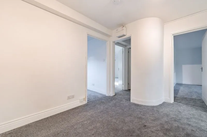 Southend Crescent, Flat 1 18 Southend Crescent London London, London, Greater London, SE92SB, photo 9