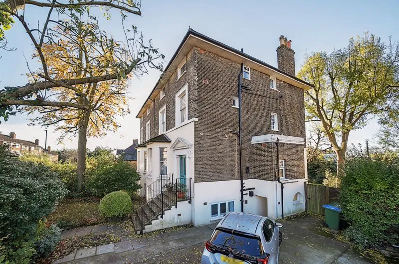 Southend Crescent, Flat 1 18 Southend Crescent London London, London, Greater London, SE92SB, photo 12