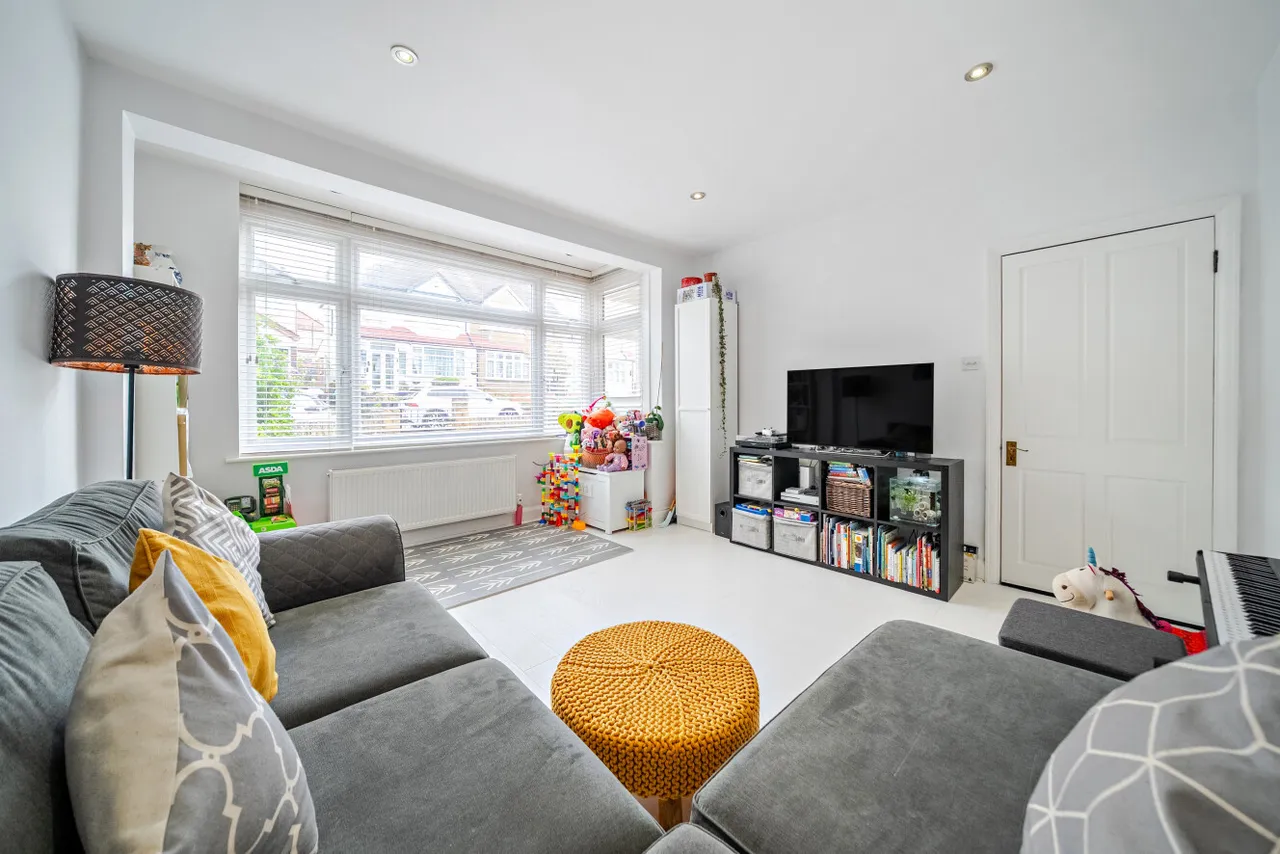 3 bed house for sale, Benett Gardens, Norbury, SW16