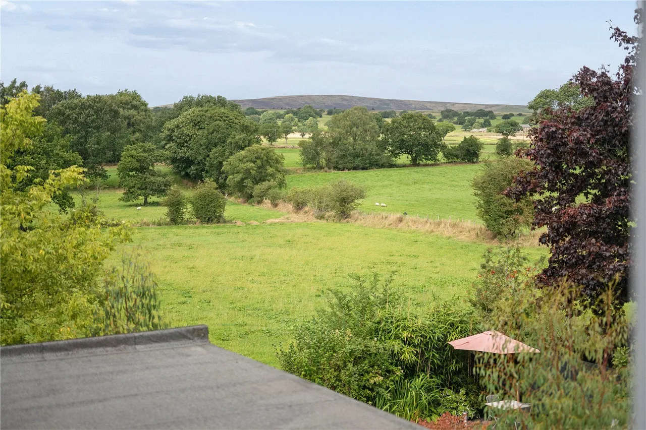 Higham Road, Padiham, BB12, photo 4