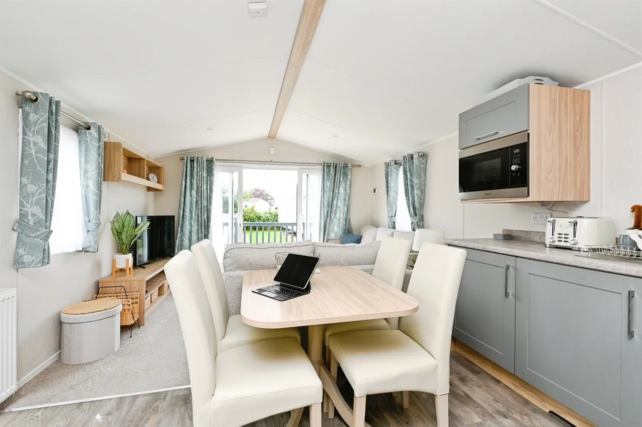 Manor Road, Manor Park, PE36, photo 5
