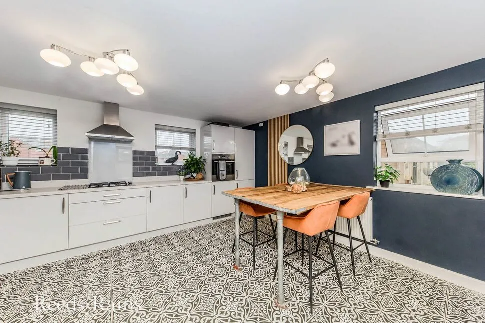 Juniper Avenue, Somerford, Cheshire, CW12, photo 4