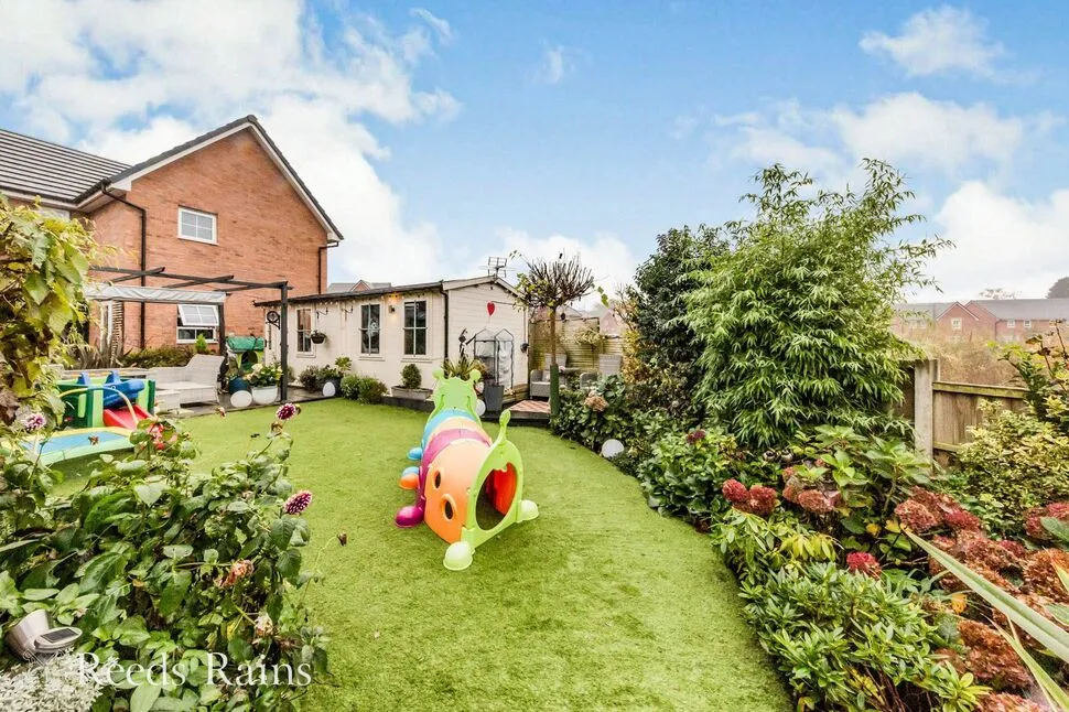 Juniper Avenue, Somerford, Cheshire, CW12, photo 8