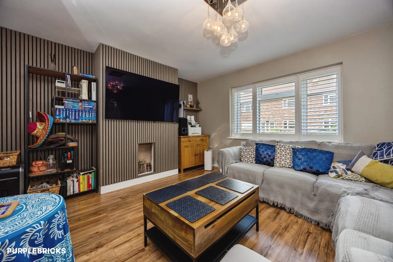 2 bed flat for sale, Shaftesbury Road, Woking, GU22