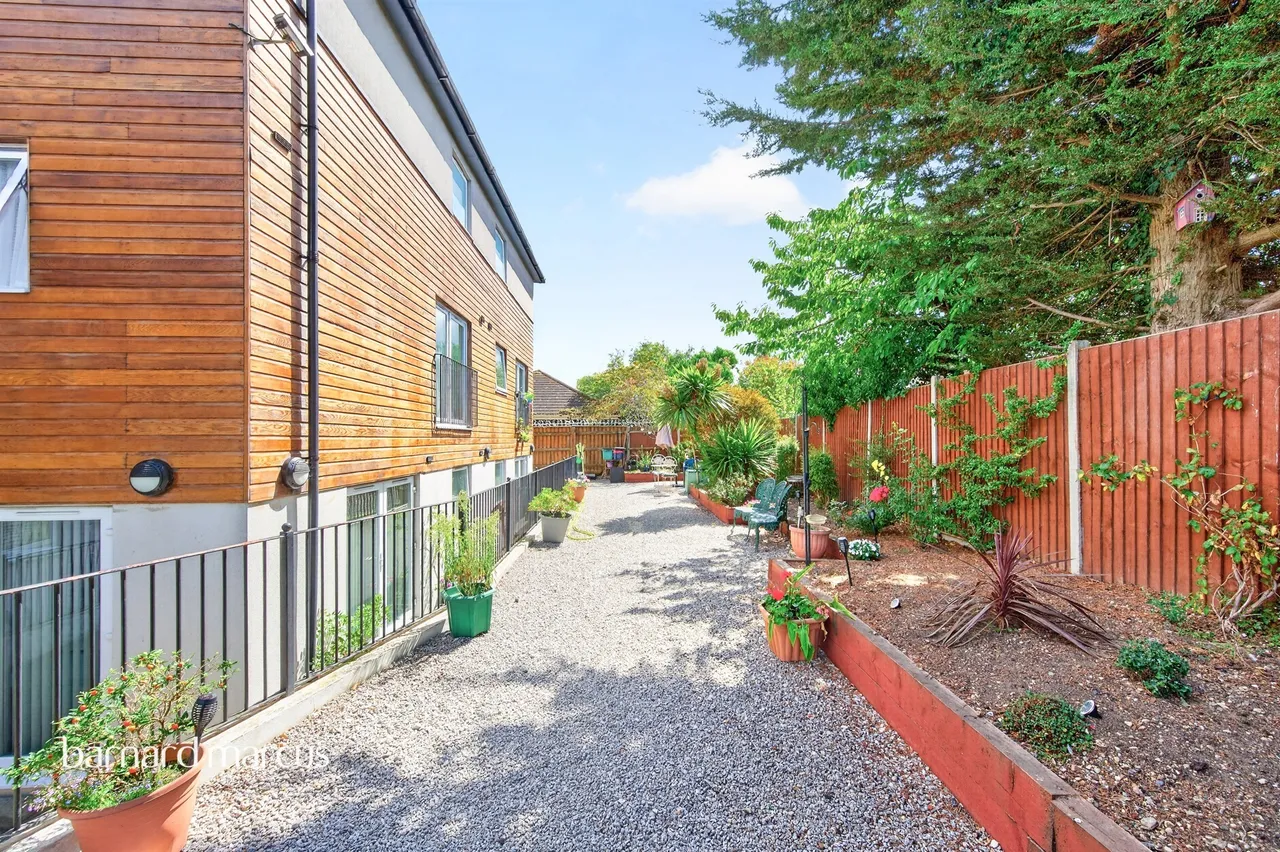 London Road, Cheam, SM3, photo 17