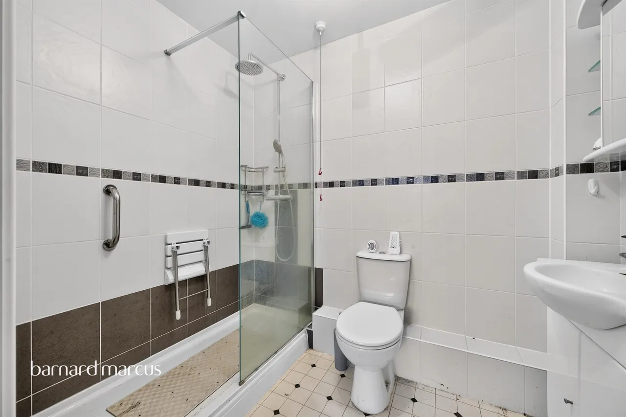 London Road, Cheam, SM3, photo 13