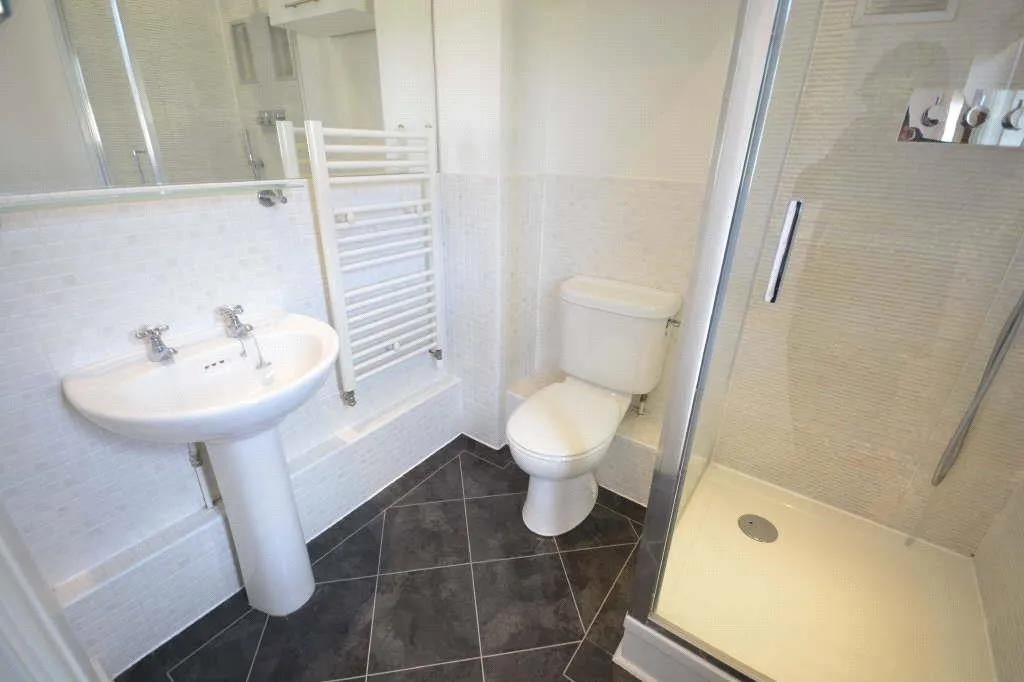 Horton Crescent, Epsom, KT19, photo 5