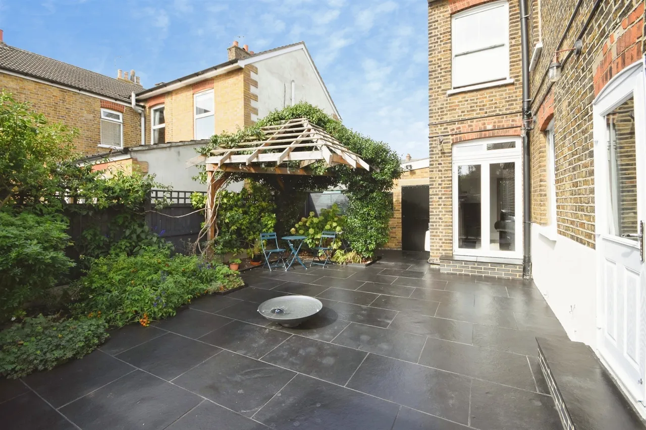 Brentwood Road, Romford, RM1, photo 25