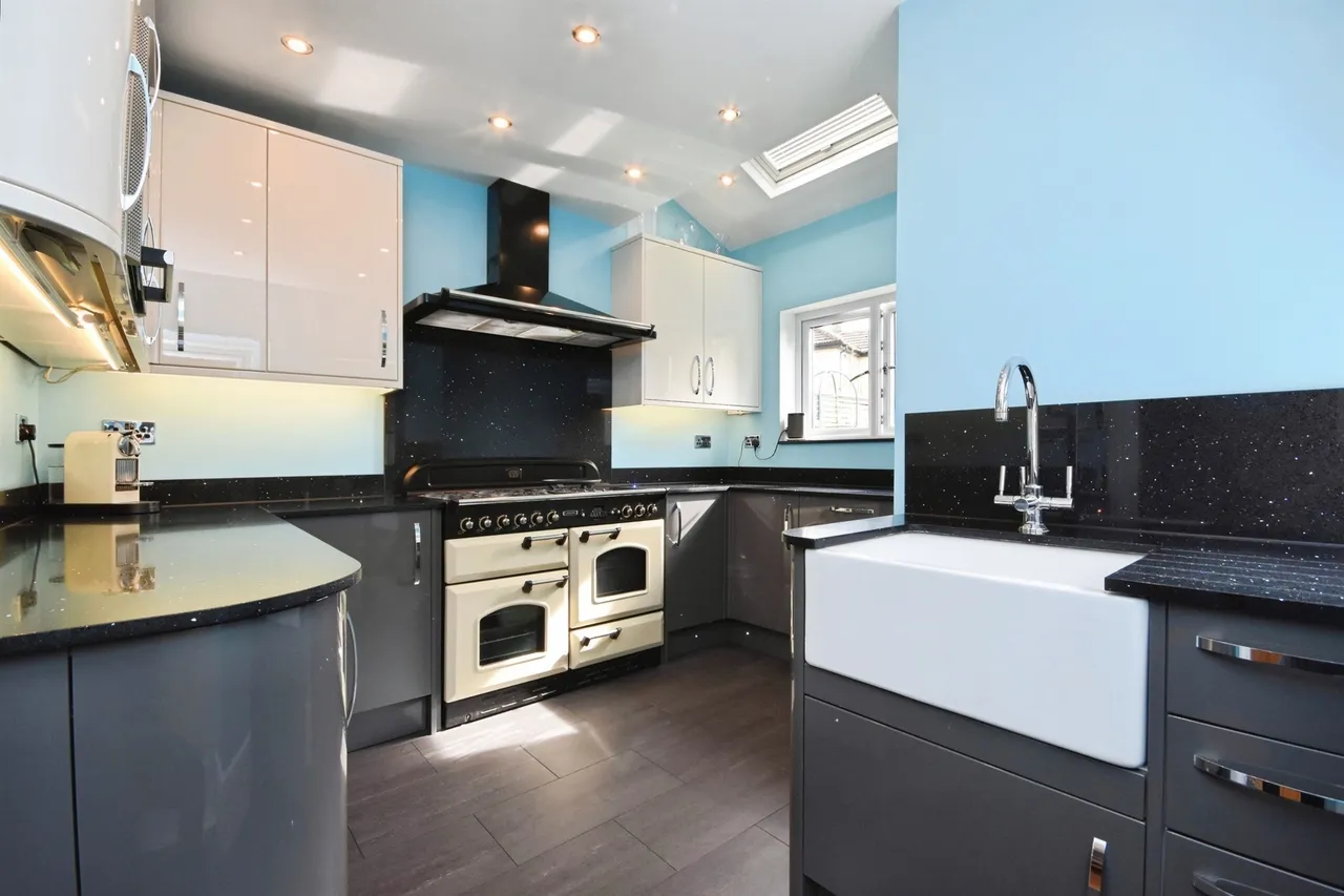 Brentwood Road, Romford, RM1, photo 10