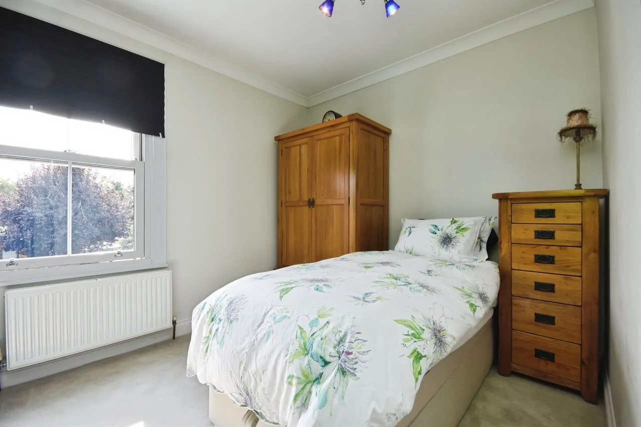 Brentwood Road, Romford, RM1, photo 18