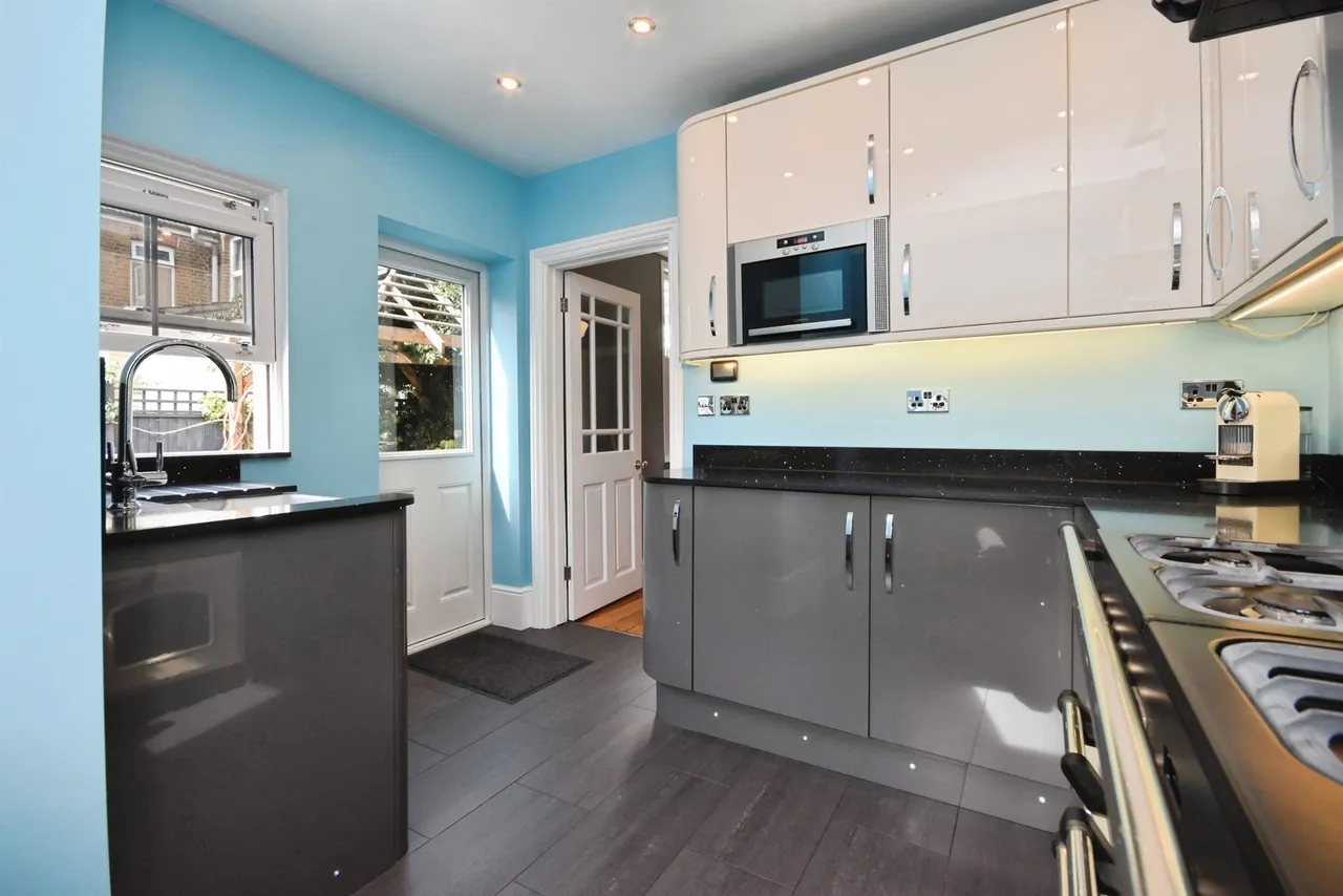 Brentwood Road, Romford, RM1, photo 11