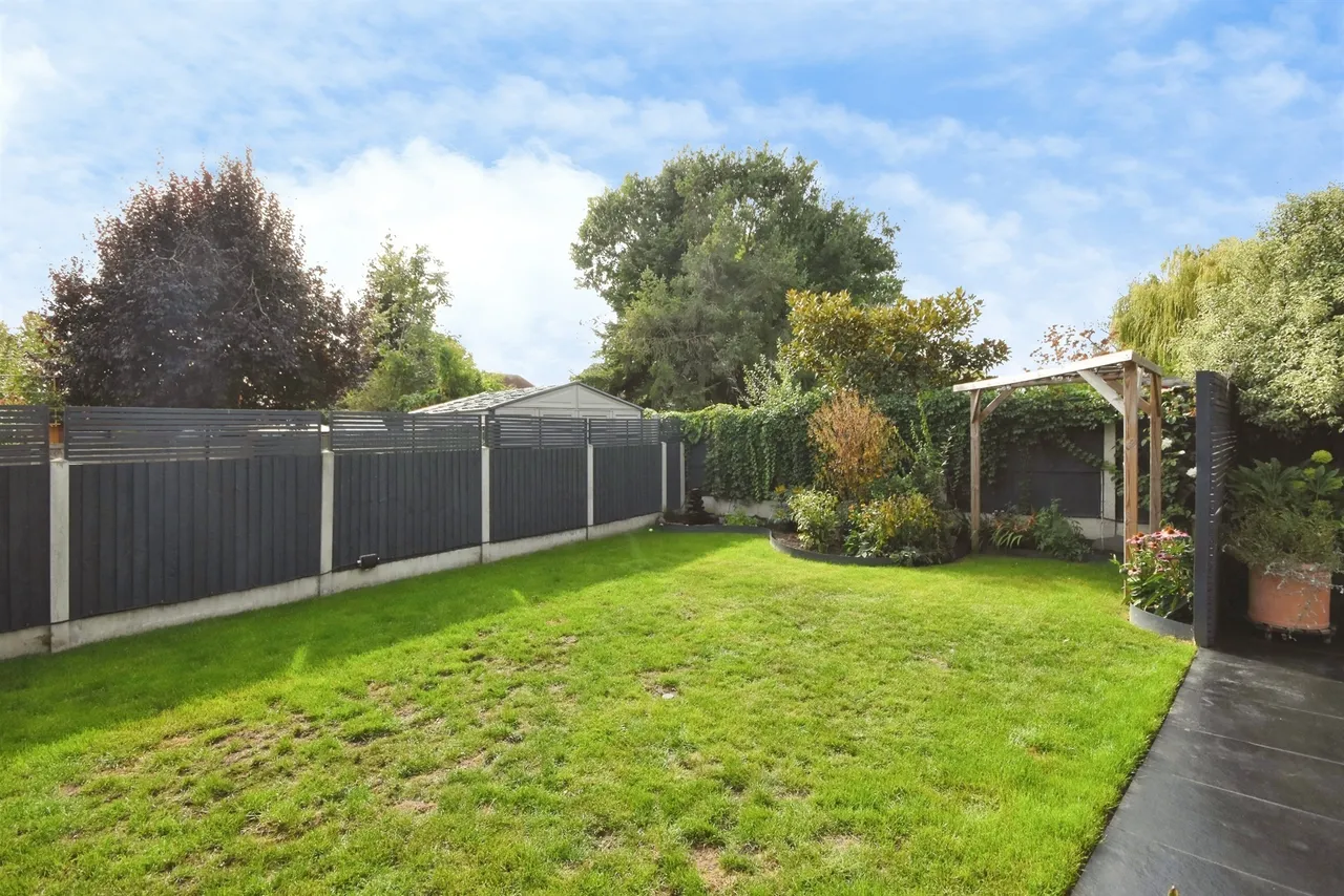 Brentwood Road, Romford, RM1, photo 4