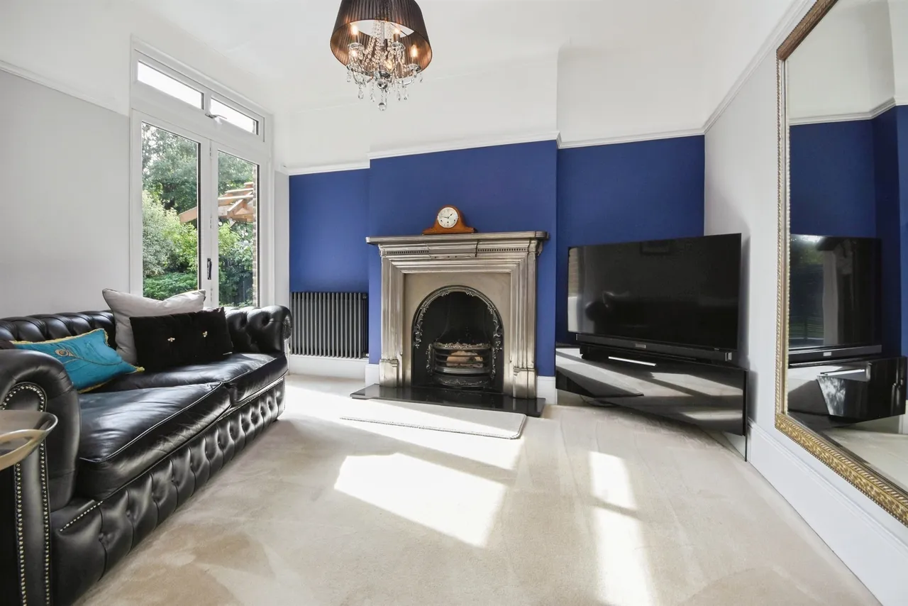 Brentwood Road, Romford, RM1, photo 6